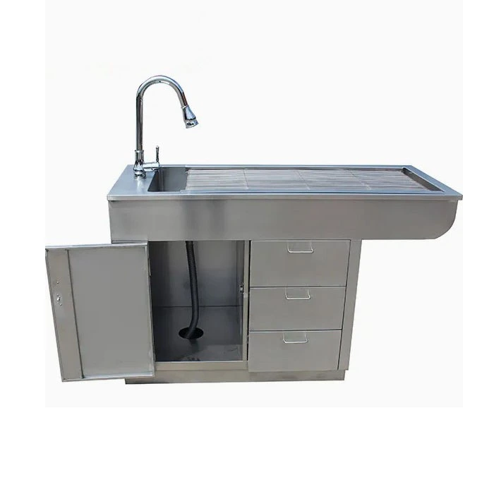 Baytarlıq Klinikasında Heyvanlara qulluq masası